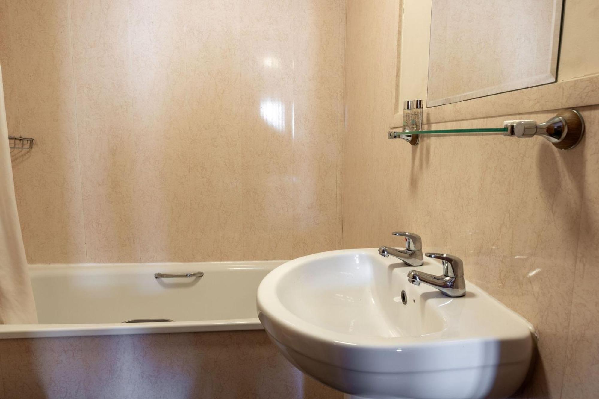 The Warehouse Hotel Yeovil Room photo