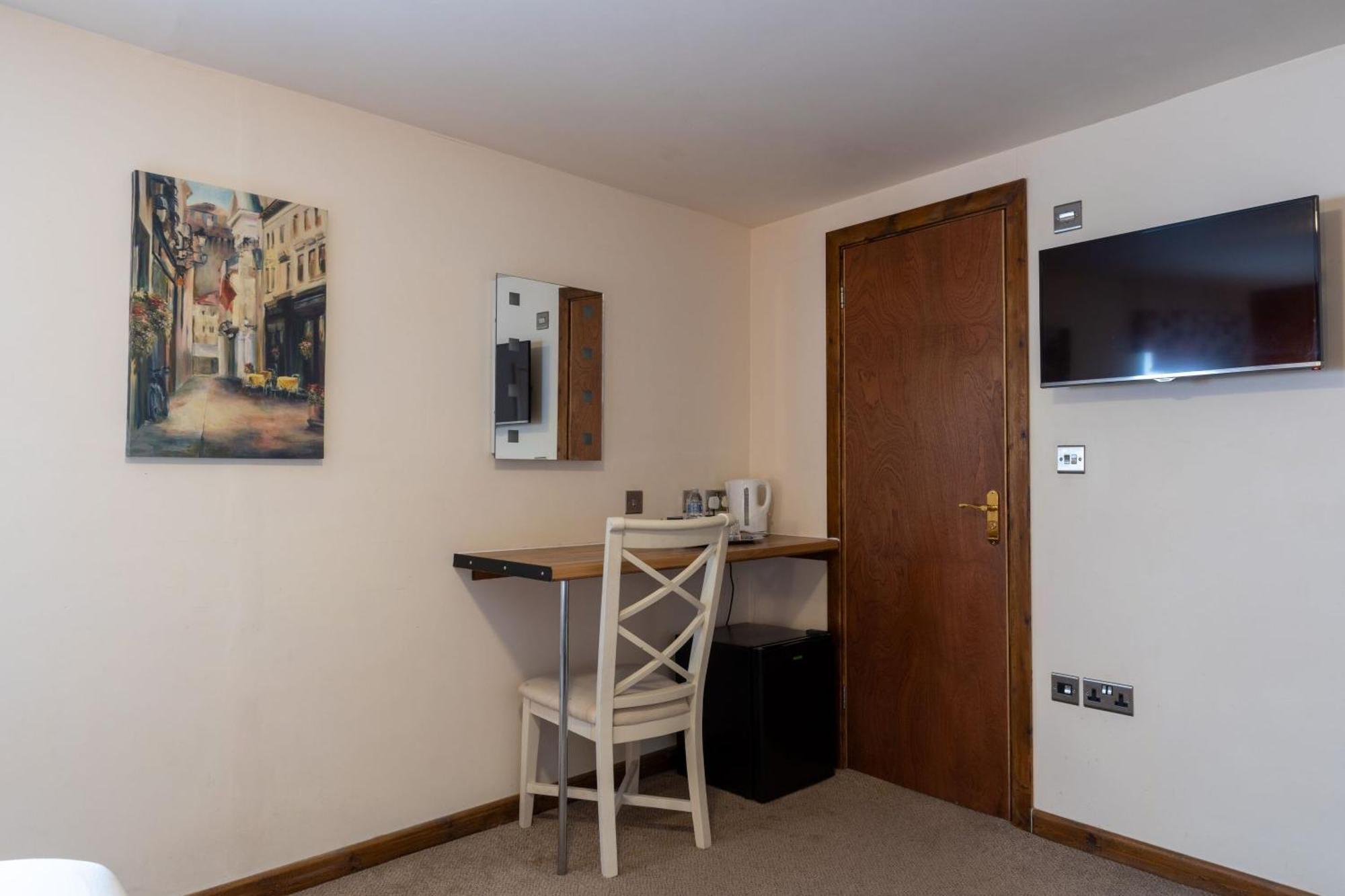 The Warehouse Hotel Yeovil Room photo